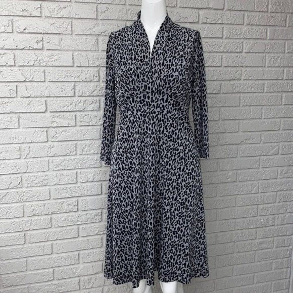 Chico’s Women Gray /Black Long Sleeve Animal Print Shift Dress Size 0 (Small)